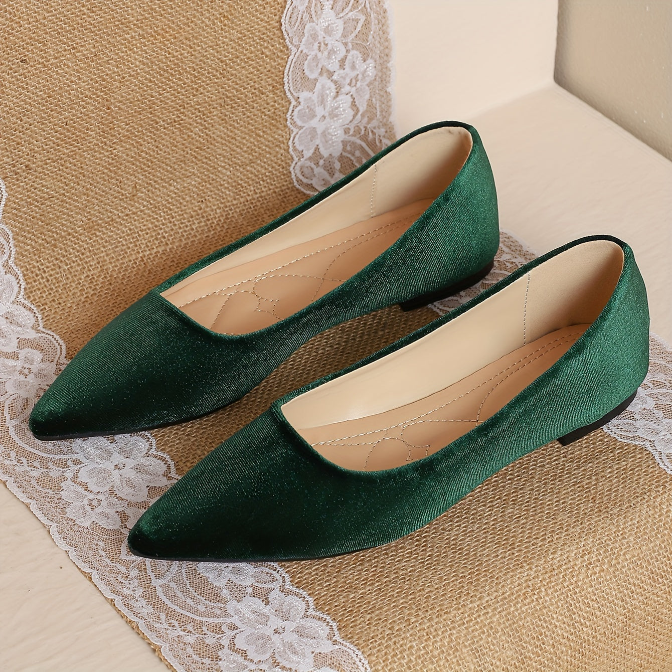 Elegant Breathable Ballet Flats - Lightweight, All-Season Slip-On Shoes with Pointed Toe for Versatile Style