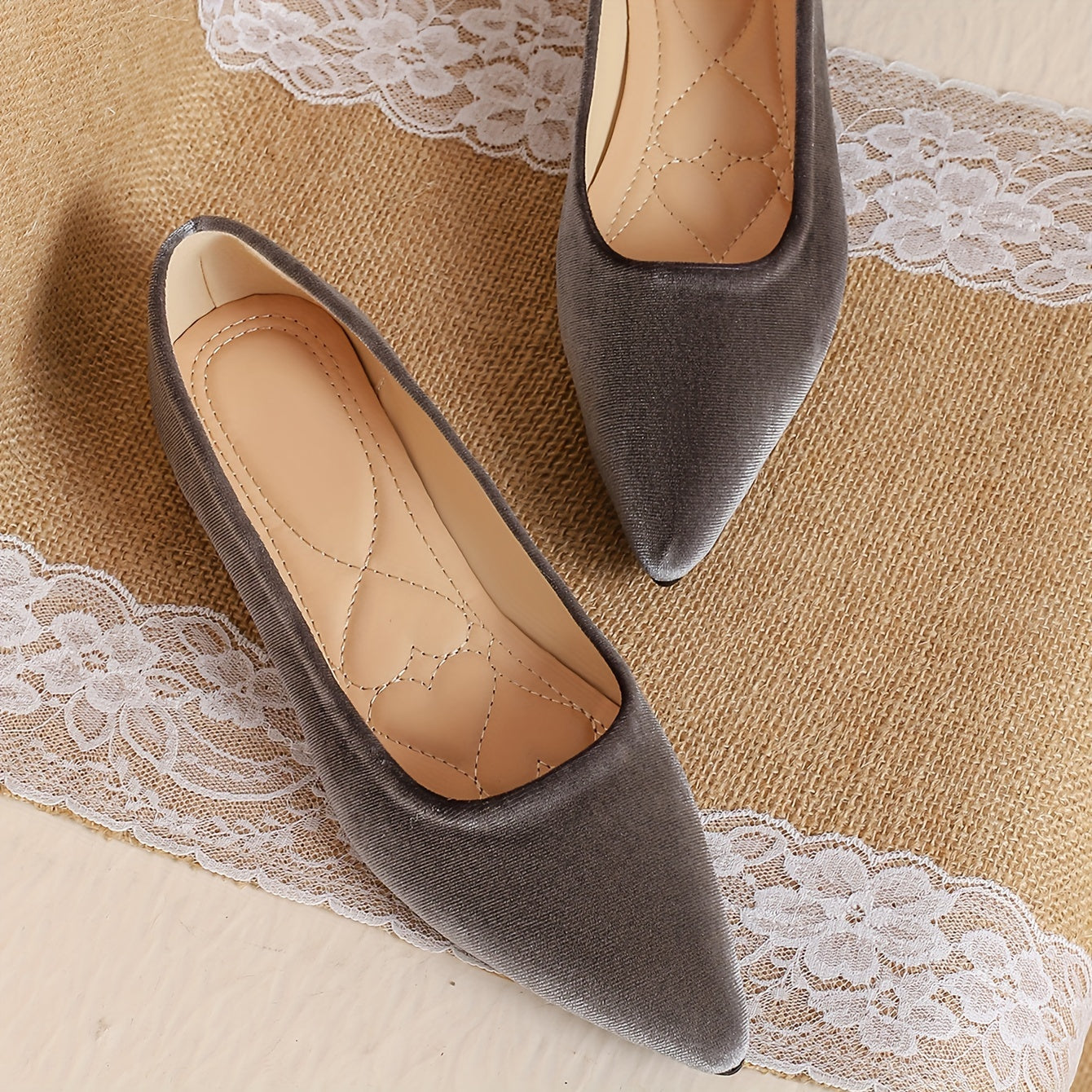 Elegant Breathable Ballet Flats - Lightweight, All-Season Slip-On Shoes with Pointed Toe for Versatile Style