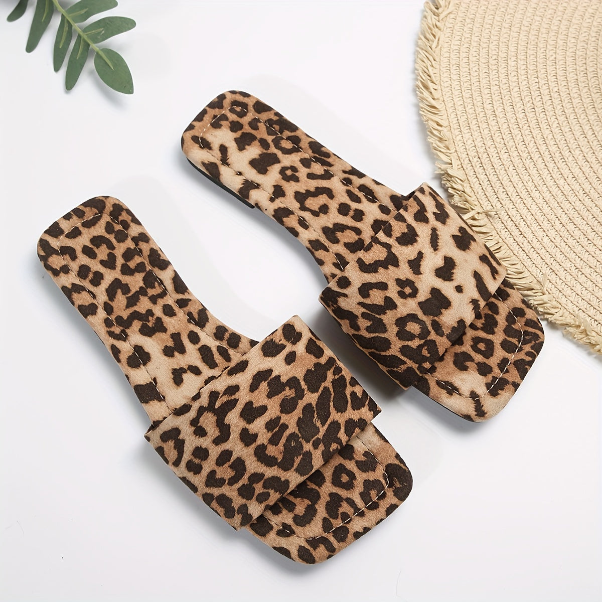 Trendy Leopard Print Flat Sandals - Comfortable Slip-On Style - Perfect for Summer Casual Wear